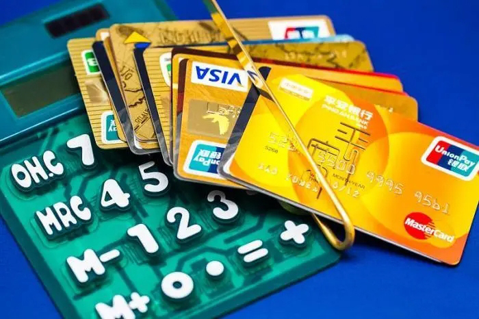 信用卡分期提前还款违约金可以申请减免吗