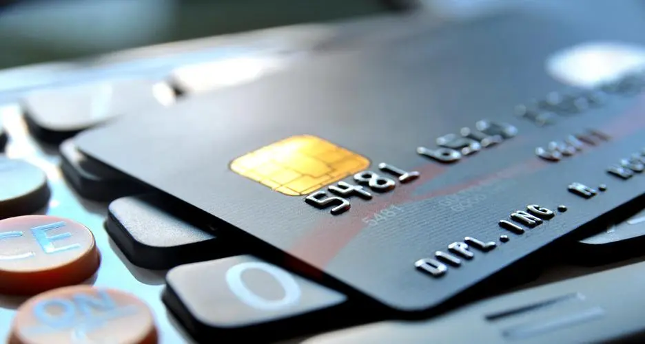 信用卡的额度是根据什么来定的（信用卡的额度是根据什么来定的 主要根据三方面）